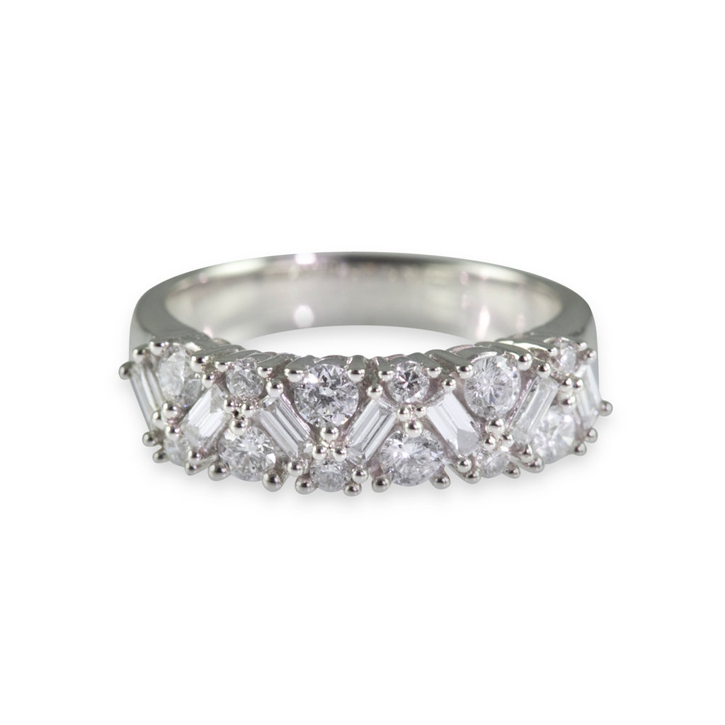 18ct White Gold 0.95ct Round Brilliant and Baguette Cut Diamond Cluster Ring