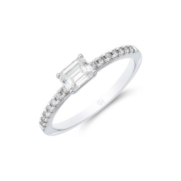 18ct White Gold 0.65ct Emerald Cut Soltaire Diamond Shoulders Ring