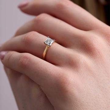 18ct Yellow Gold Princess Cut 1.00ct Diamond Solitaire Ring