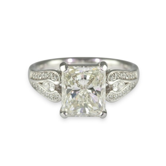 Certificated Platinum 3.11ct Radiant Cut Diamond Solitaire and Diamond Shoulders Ring