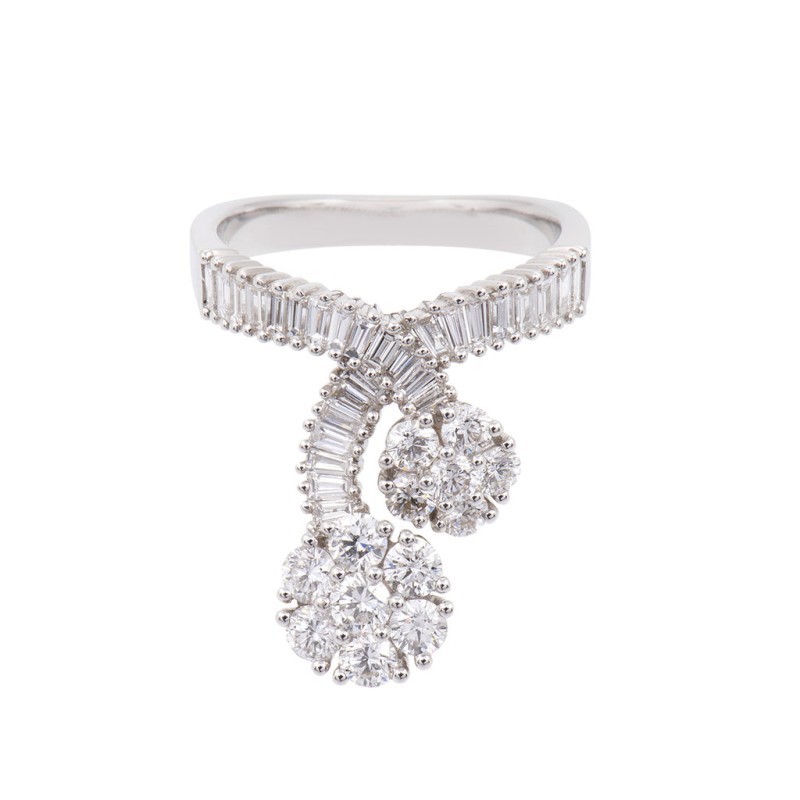 18ct White Gold 1.87ct Round Brilliant and Baguette Cut Diamond Cluster Ring