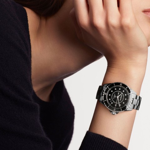 Chanel J12 Unisex Watch H5702