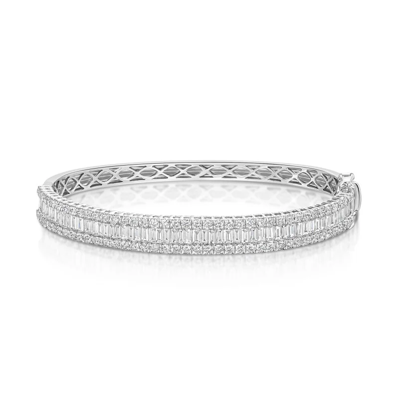 18ct White Gold Round Brilliant and Baguette Cut 5.00ct Diamond Bangle