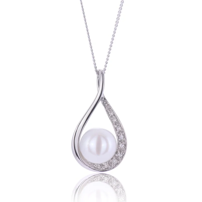 9ct White Gold Pearl and Diamond 0.04ct Drop Pendant