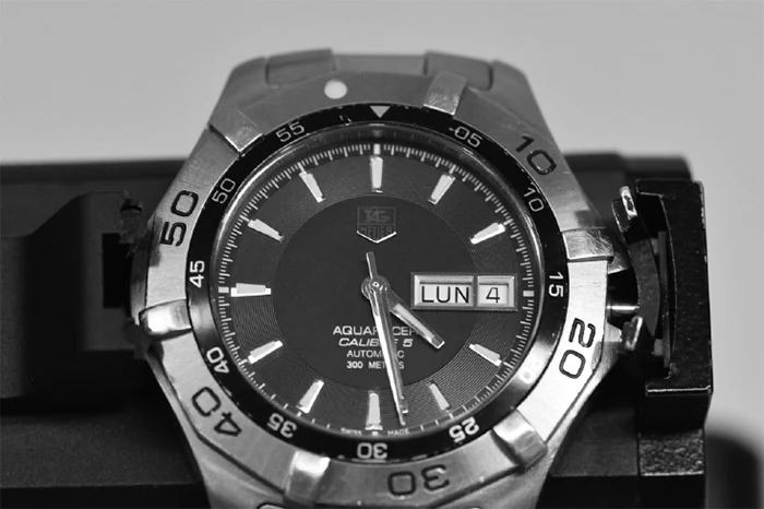 Glass Fitting (image: TAG Heuer Aquaracer watch being repaired)