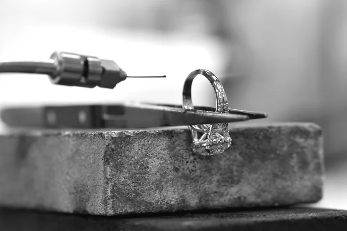 Polishing/rhodium (to the highest standard) Polishing/rhodium (to the highest standard)