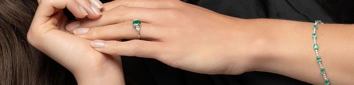 jewellery sets emerald​ - bracelet and ring on model