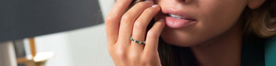 emerald ring​ on model