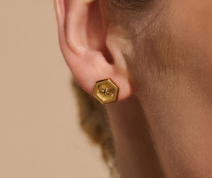 OliviaBurton_Bee_Recommended_2023