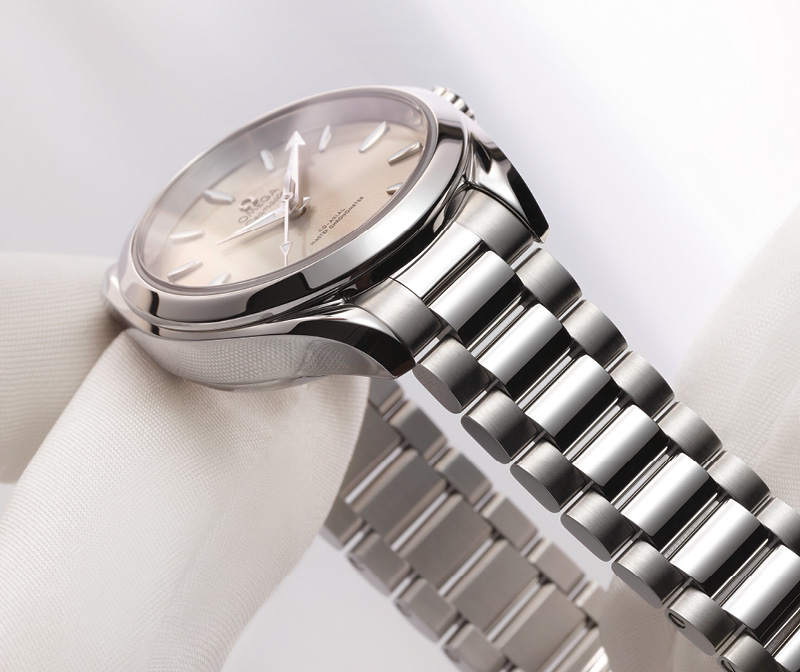 CHISHOLM_HUNTER_OMEGA_800x672_PN04