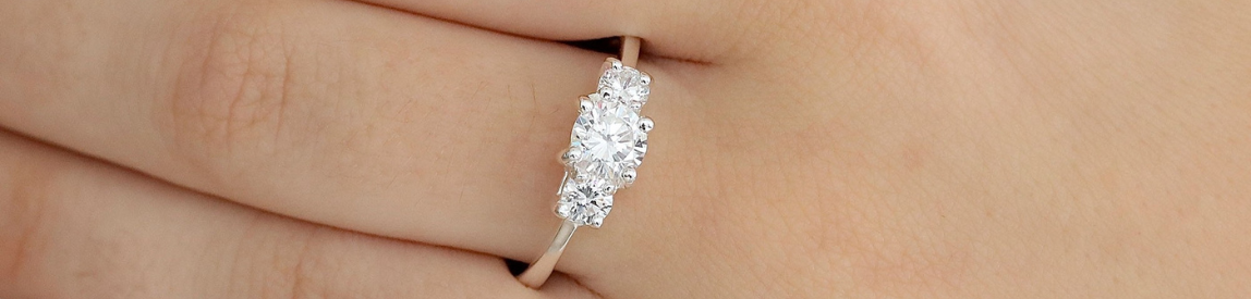 moel of three stone ring 